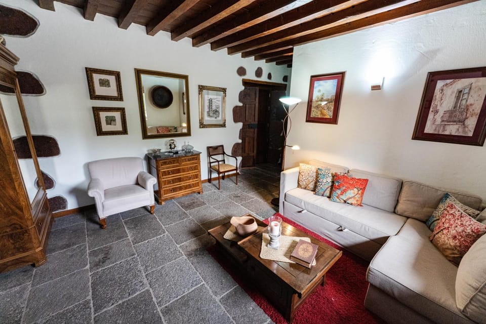 Ancient Historical House House in Comarca Sur