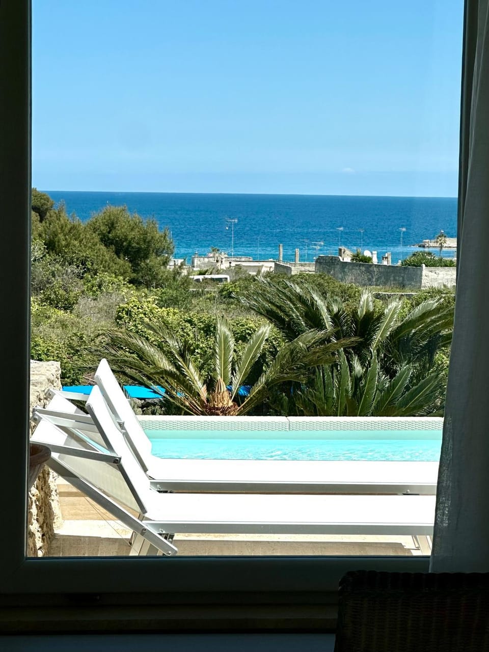 Balcony/Terrace, Pool view, Swimming pool, sunbed