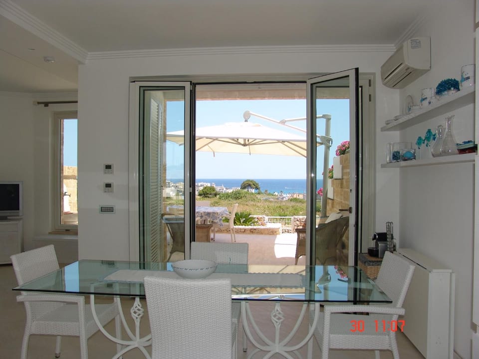 Natural landscape, View (from property/room), Balcony/Terrace, Kitchen or kitchenette, Dining area, Sea view