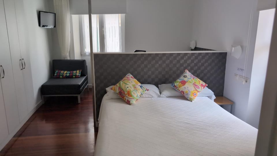 Bed, Photo of the whole room