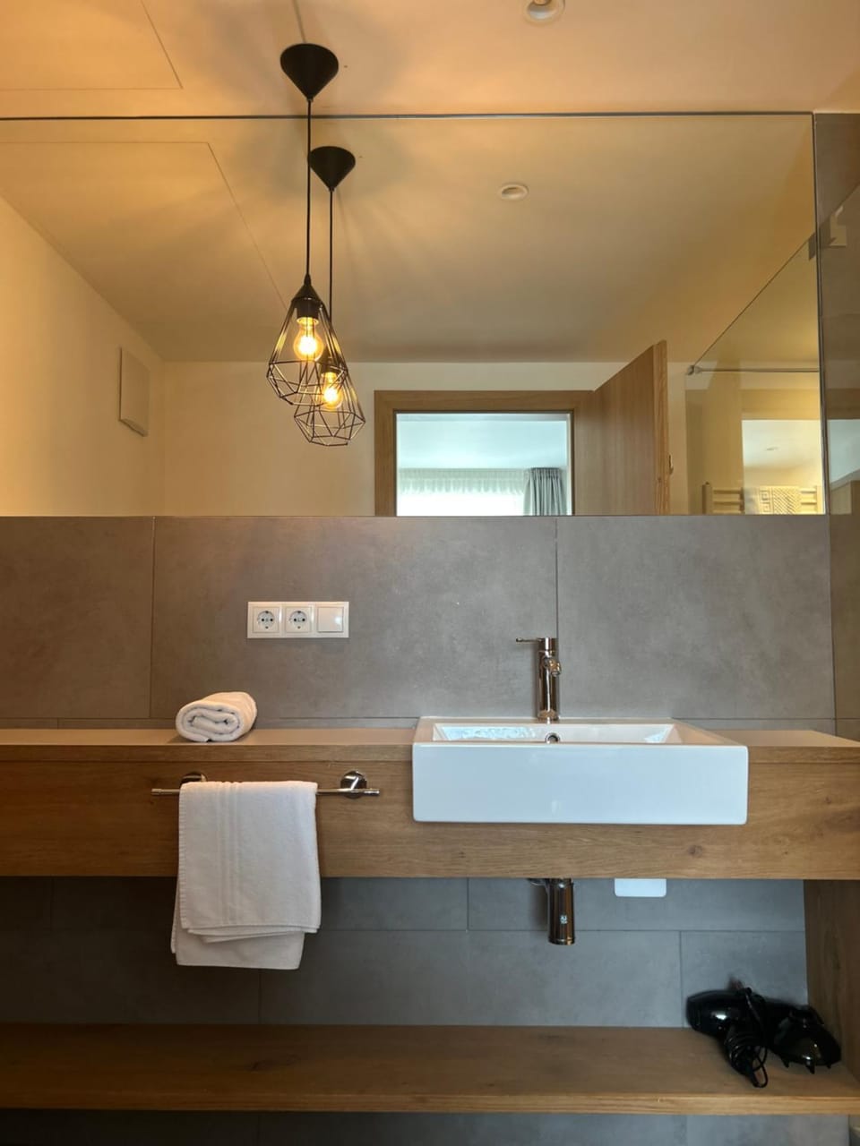 Dining & Living Alpenrose Apartment in Brixen