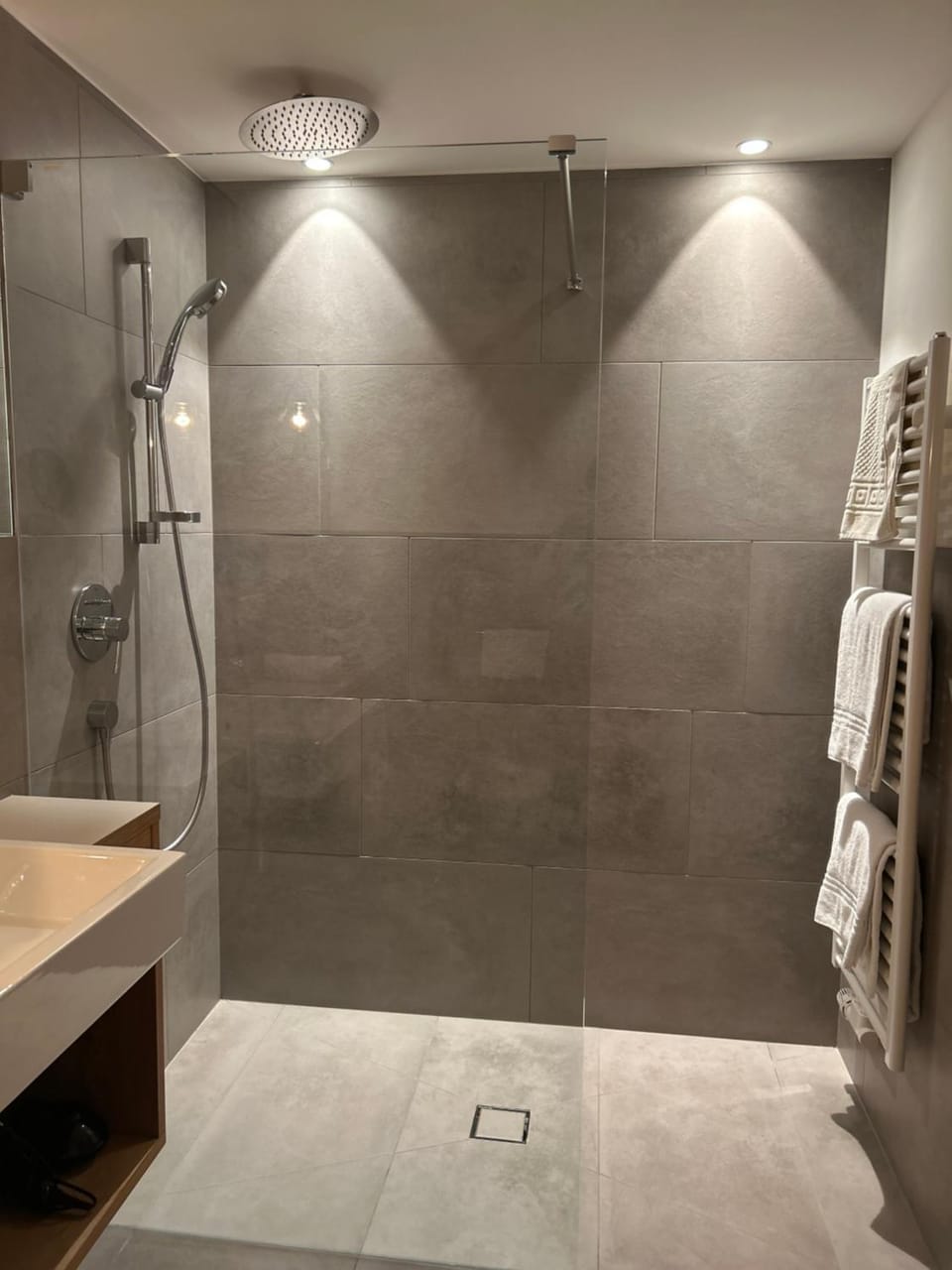 Dining & Living Alpenrose Apartment in Brixen