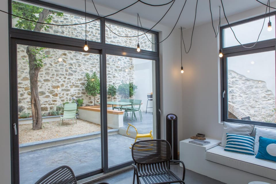 Communal lounge/ TV room, BBQ facilities, Garden