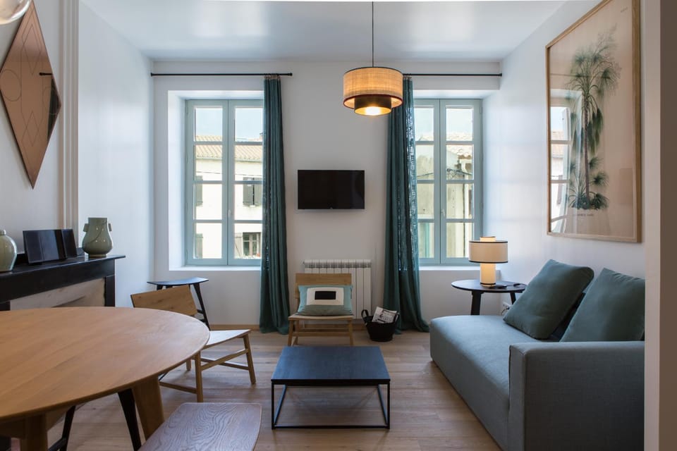 Living room, Dining area, City view