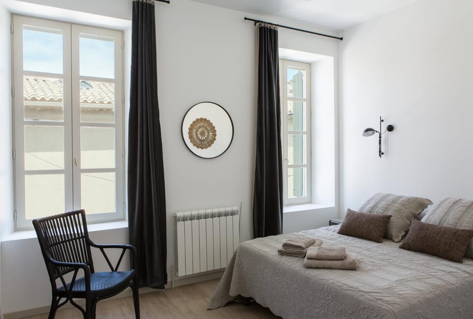 Bedroom, City view