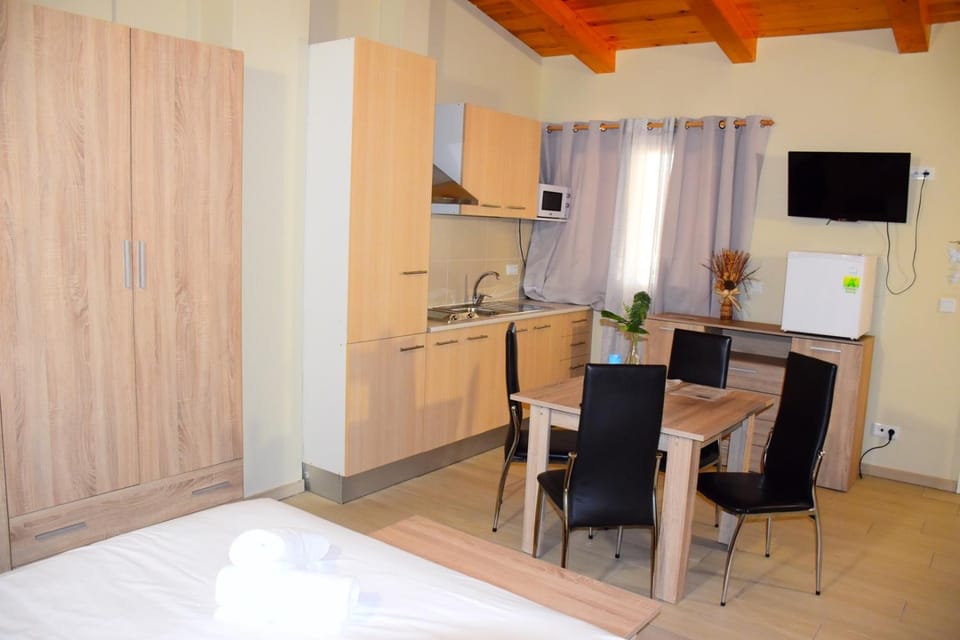 Kitchen or kitchenette, Bedroom