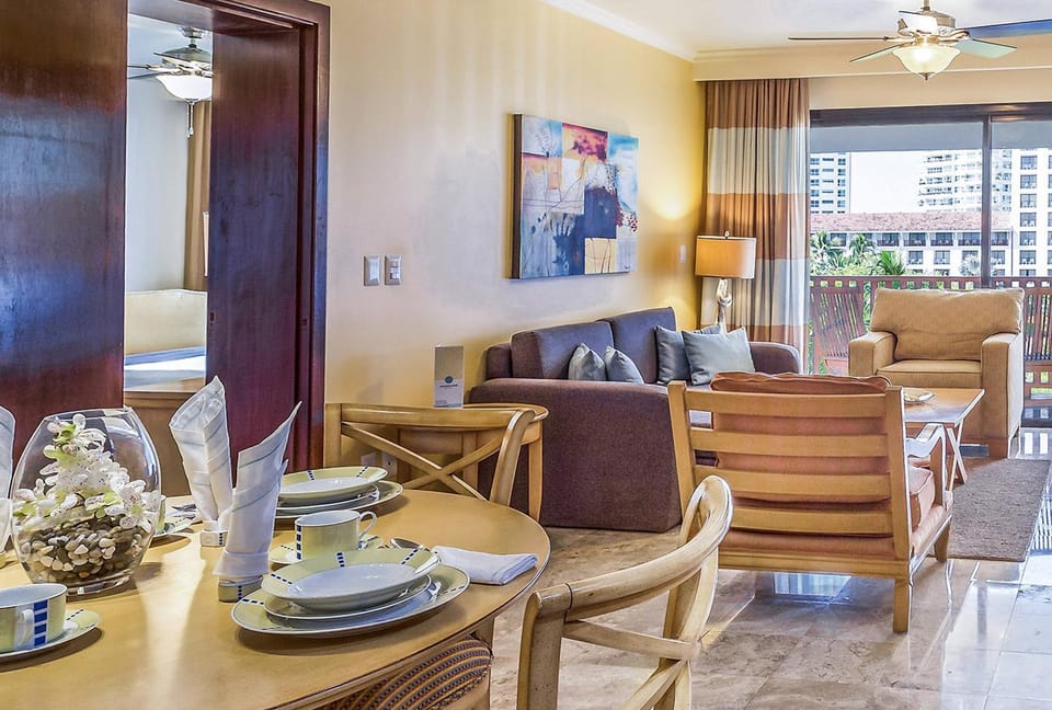 Bed, Coffee/tea facilities, View (from property/room), Balcony/Terrace, Dining area, Bedroom
