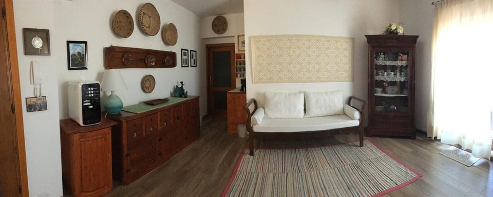 Communal lounge/ TV room, Lobby or reception