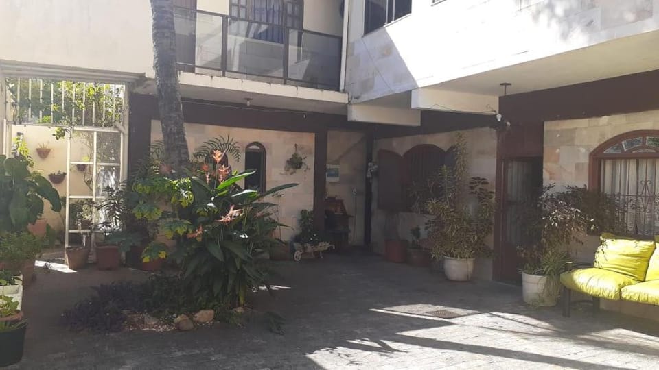 Suítes Tropicana guesthouse Bed and Breakfast in Cabo Frio