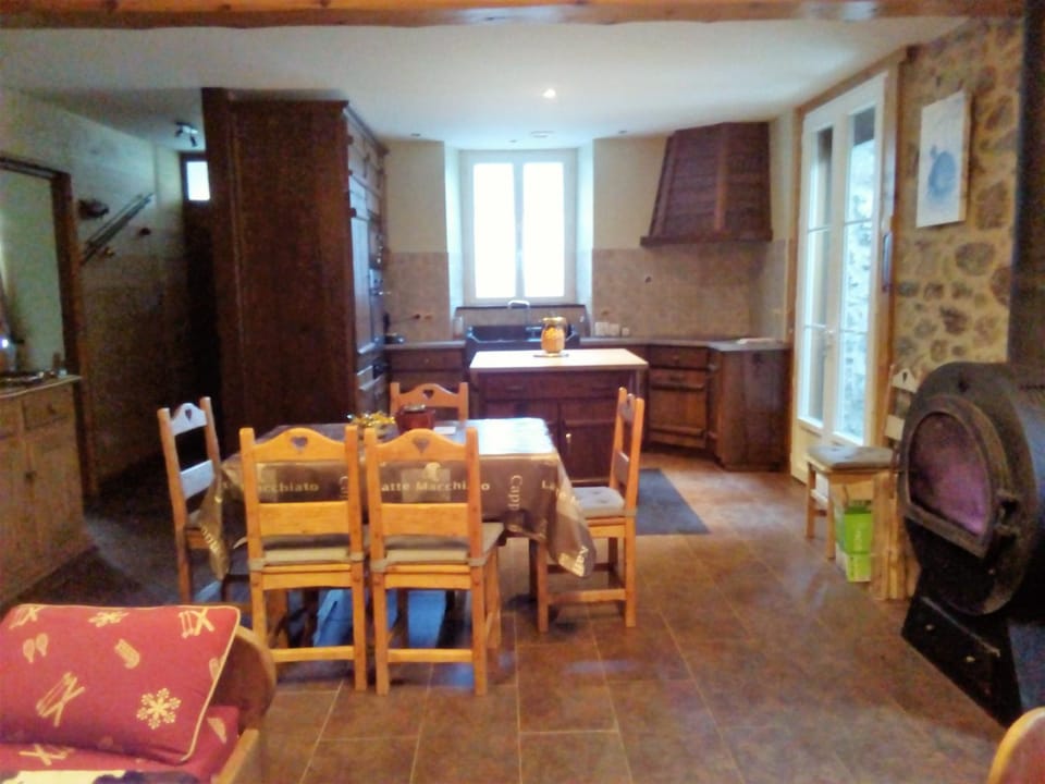 Staff, People, Fishing, Horse-riding, Skiing, Kitchen or kitchenette, Decorative detail, Hiking, Cycling, Communal kitchen, On site, Garden view, Mountain view, Family