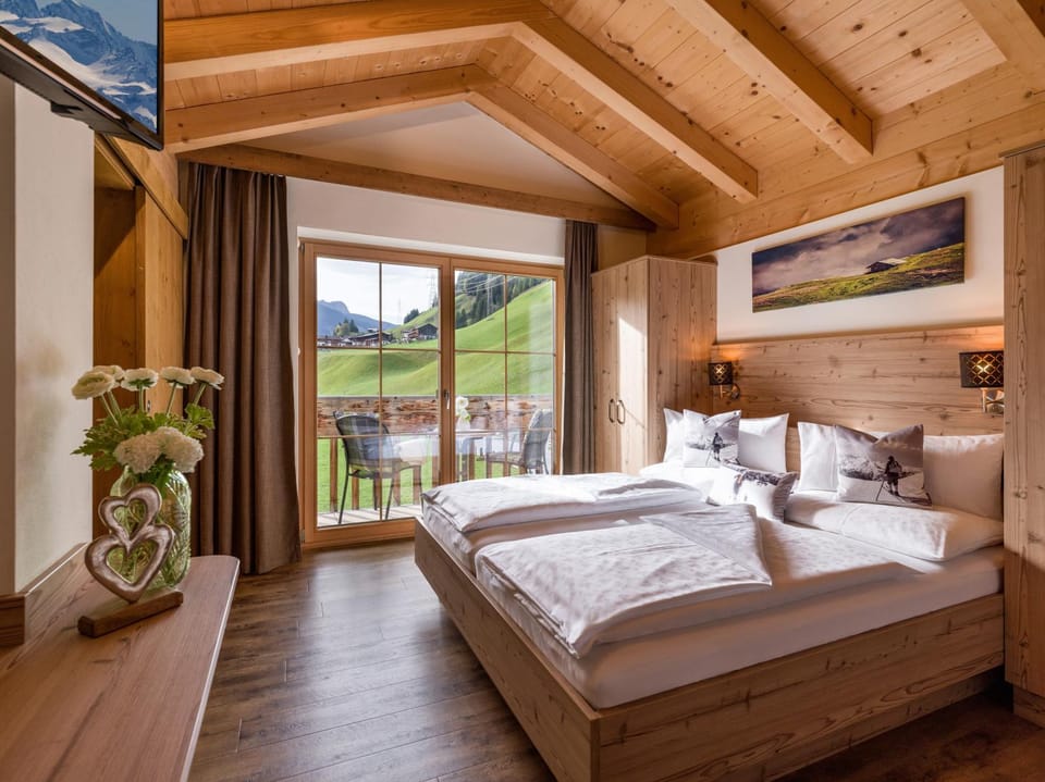 Bed, Natural landscape, View (from property/room), Balcony/Terrace, Bedroom