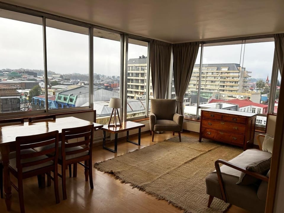 Day, Bird's eye view, Living room, Seating area, Dining area, City view, Street view