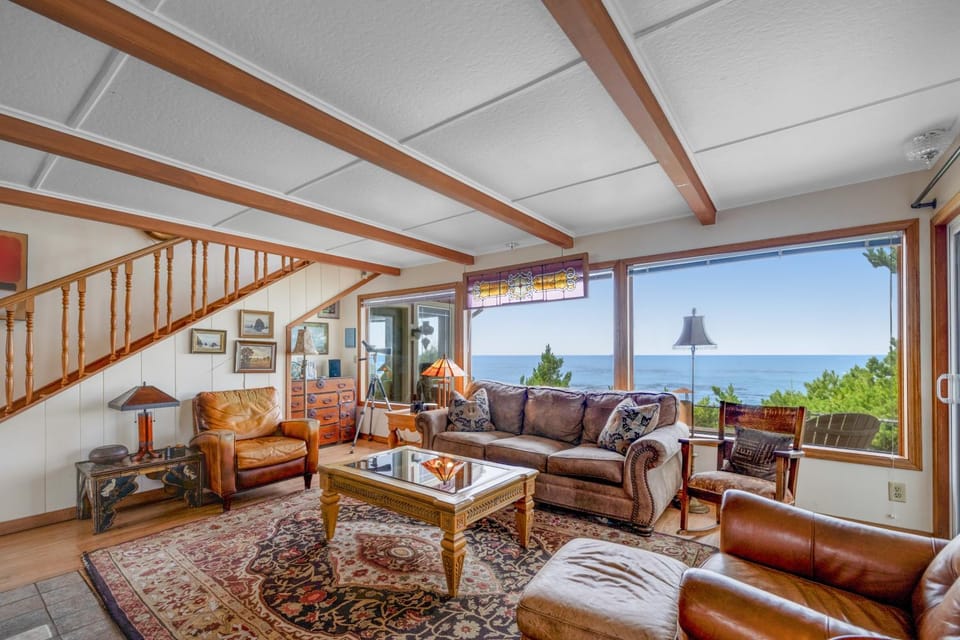 Whale Vista House in Depoe Bay