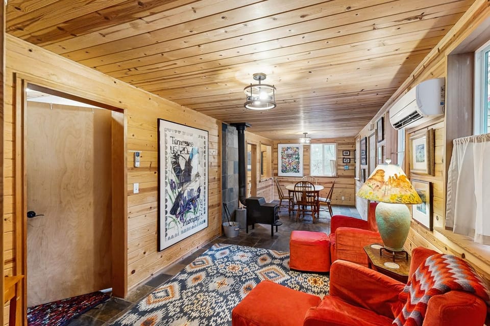 Laura Mar Artist's Retreat House in Otter Rock