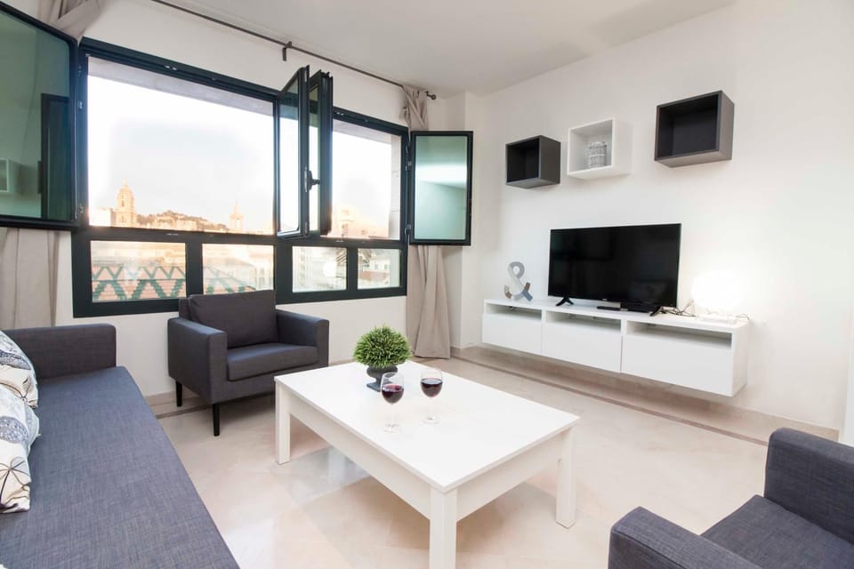 TV and multimedia, Seating area, Dining area