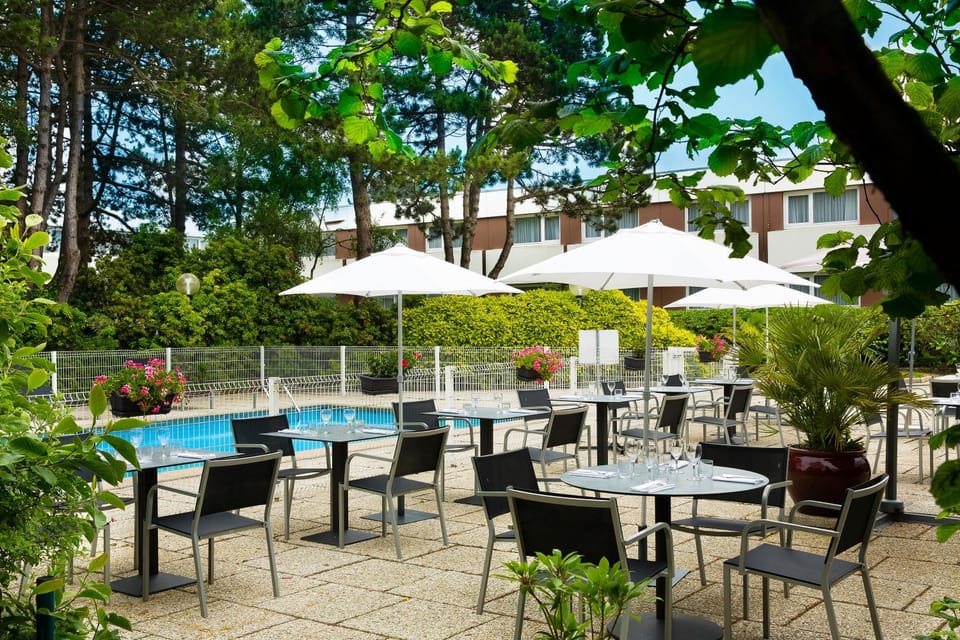 Swimming pool, Swimming pool