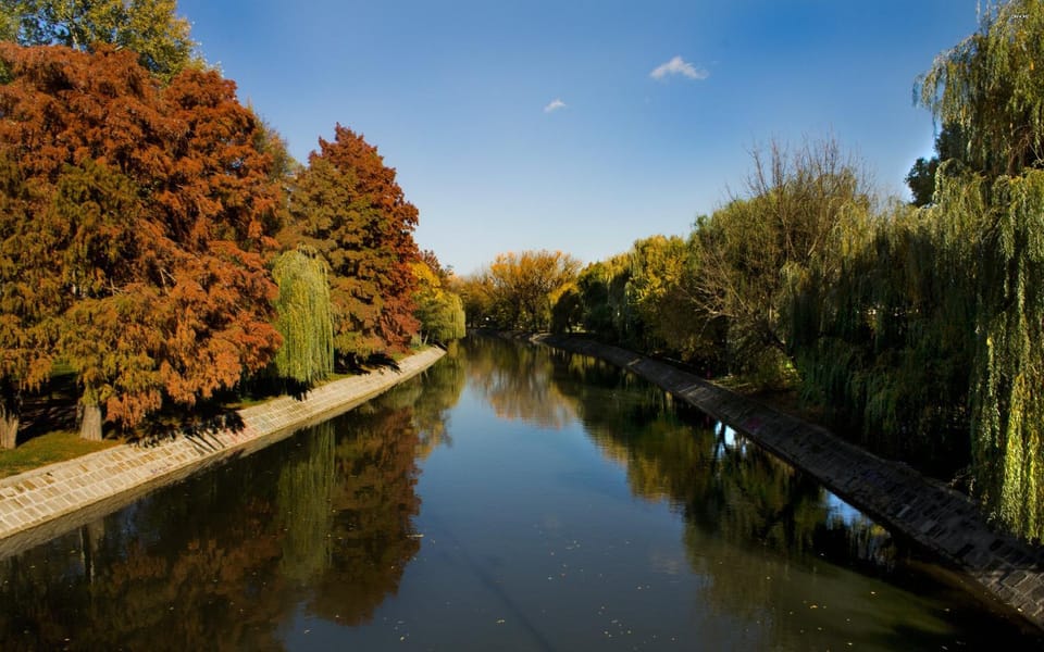 Property building, Nearby landmark, Facade/entrance, Natural landscape, Floor plan, River view