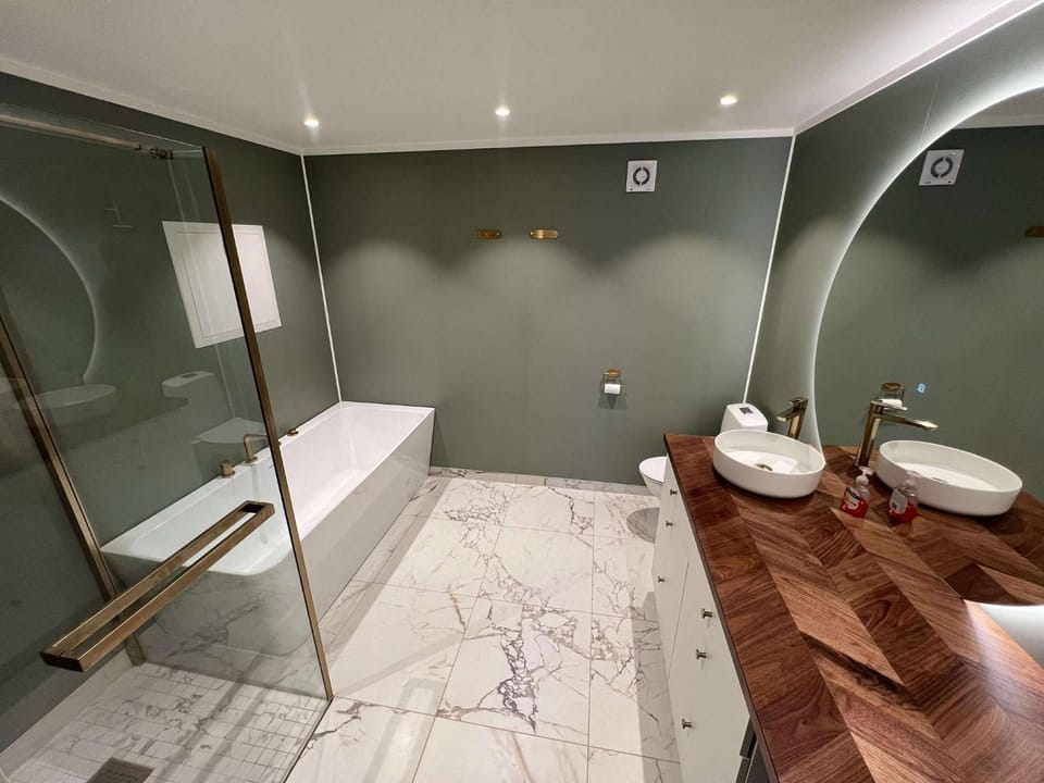 Shower, Toilet, Bathroom, Bath