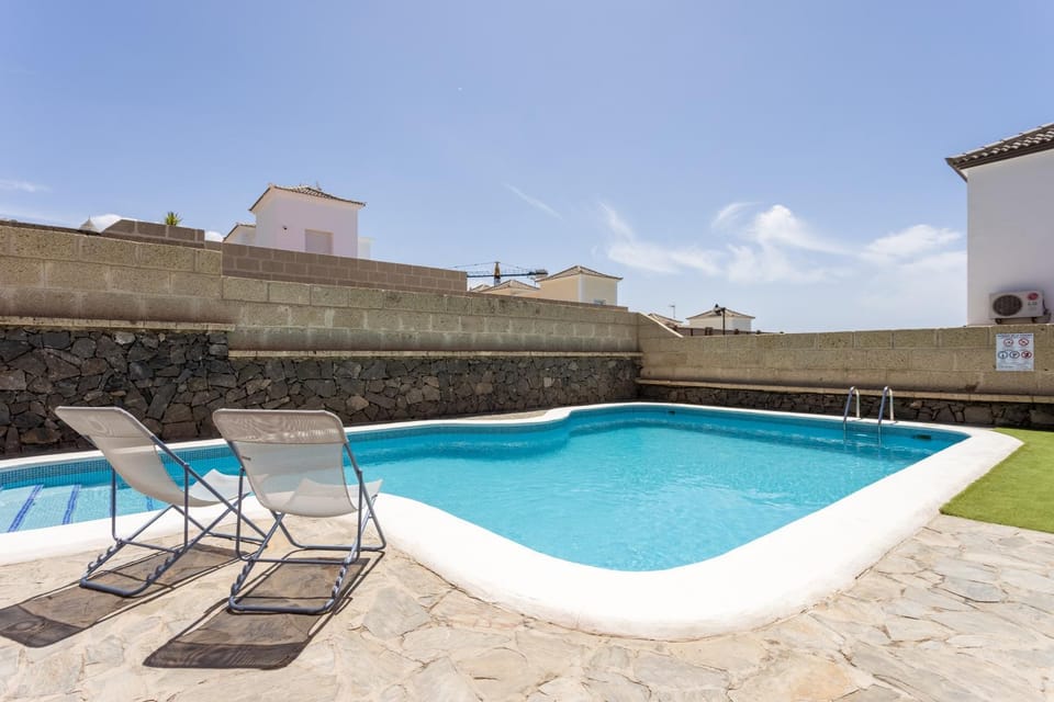 Day, Pool view, Swimming pool, sunbed