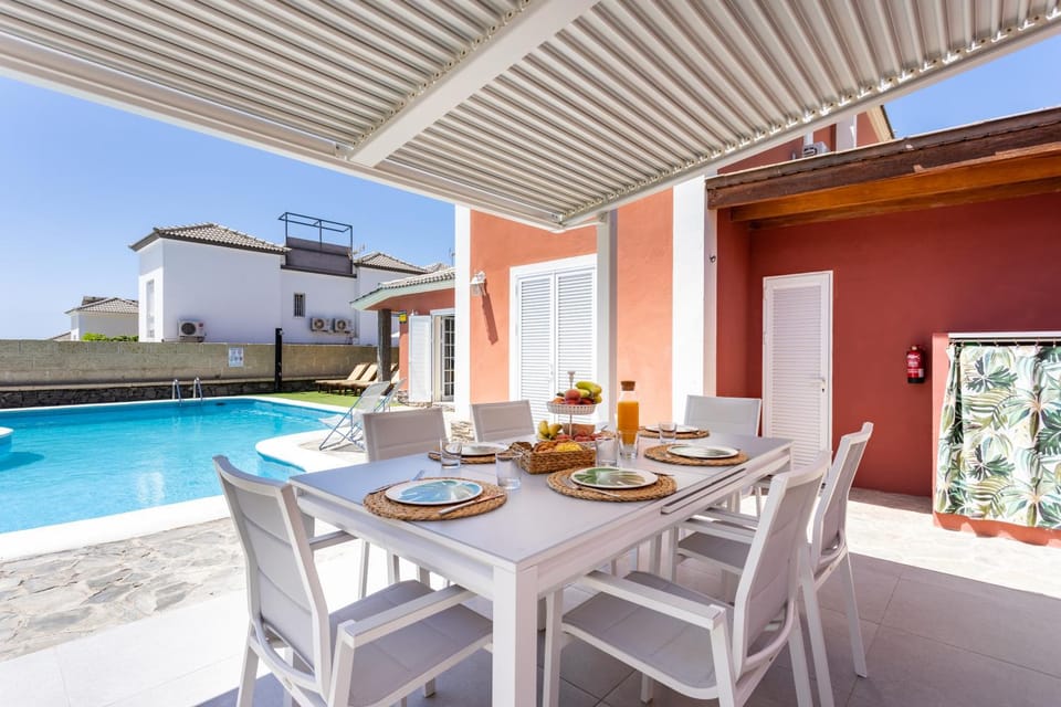 Property building, Dining area, Pool view, Swimming pool, sunbed