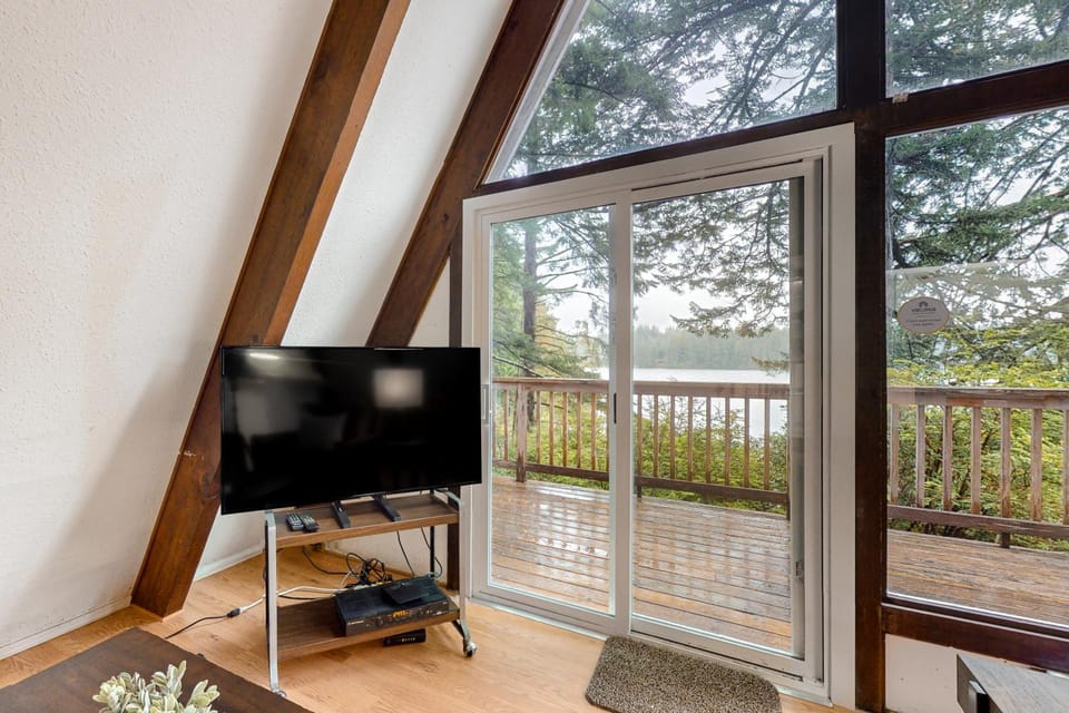 Lake Haven House in Dunes City