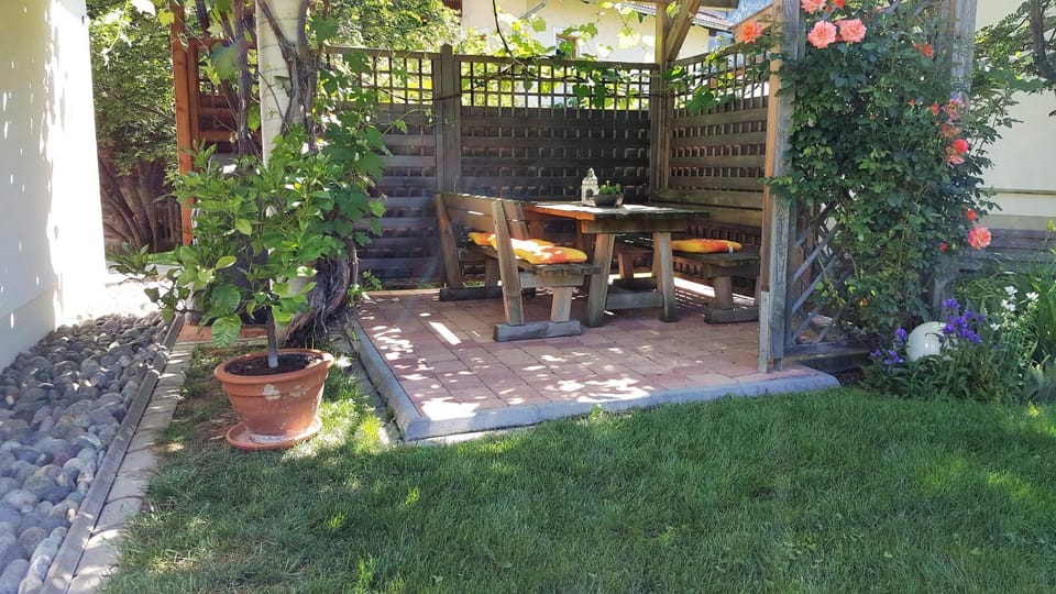 BBQ facilities, Garden, Seating area