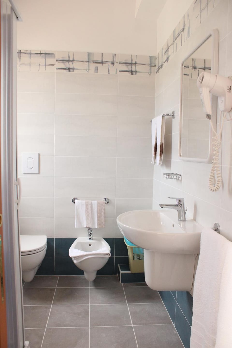 Toilet, Bathroom, bidet, towels