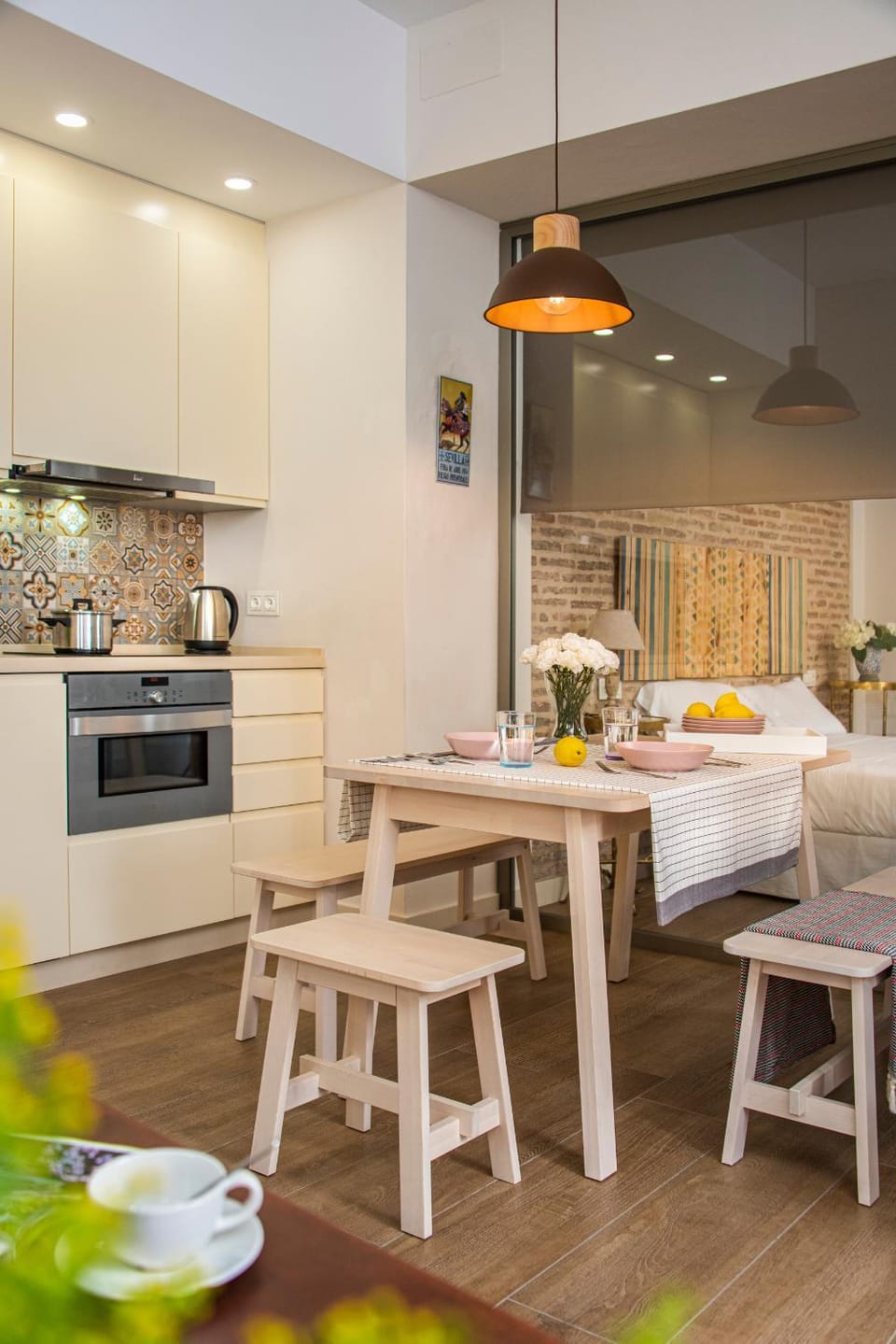 Kitchen or kitchenette, Dining area