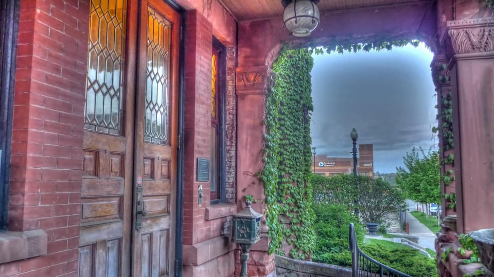 Facade/entrance