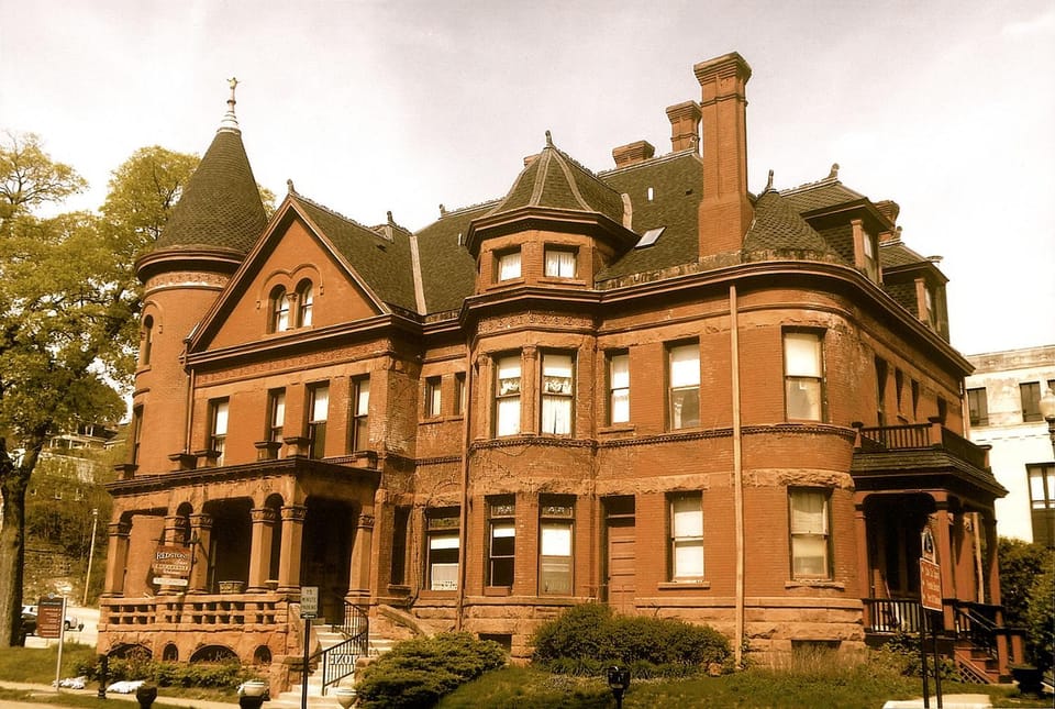 Property building, Facade/entrance