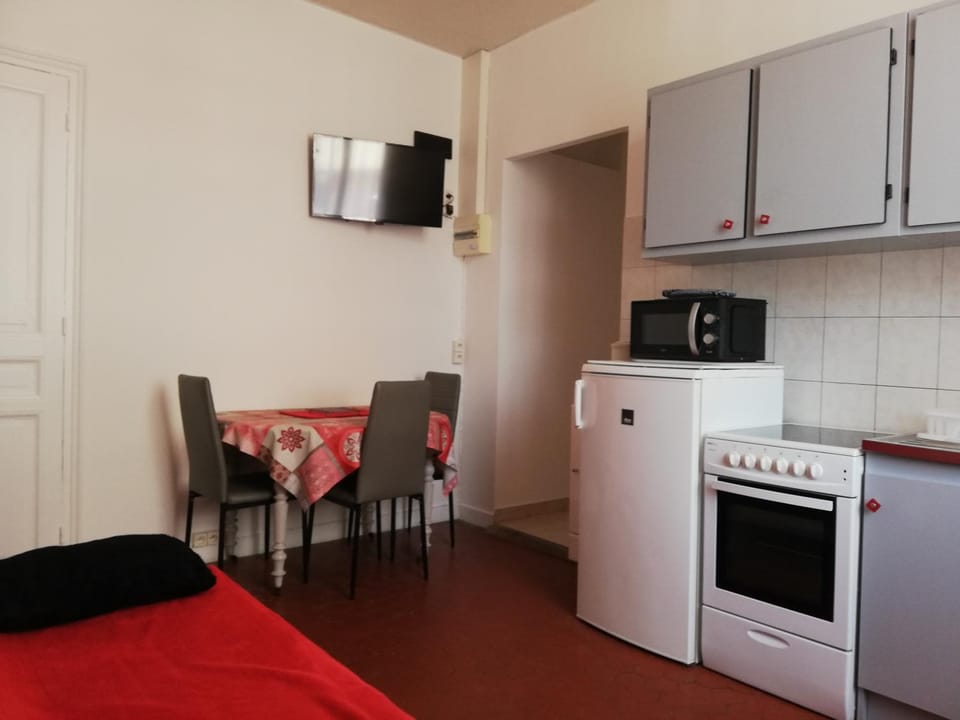 TV and multimedia, Kitchen or kitchenette, Living room, Dining area