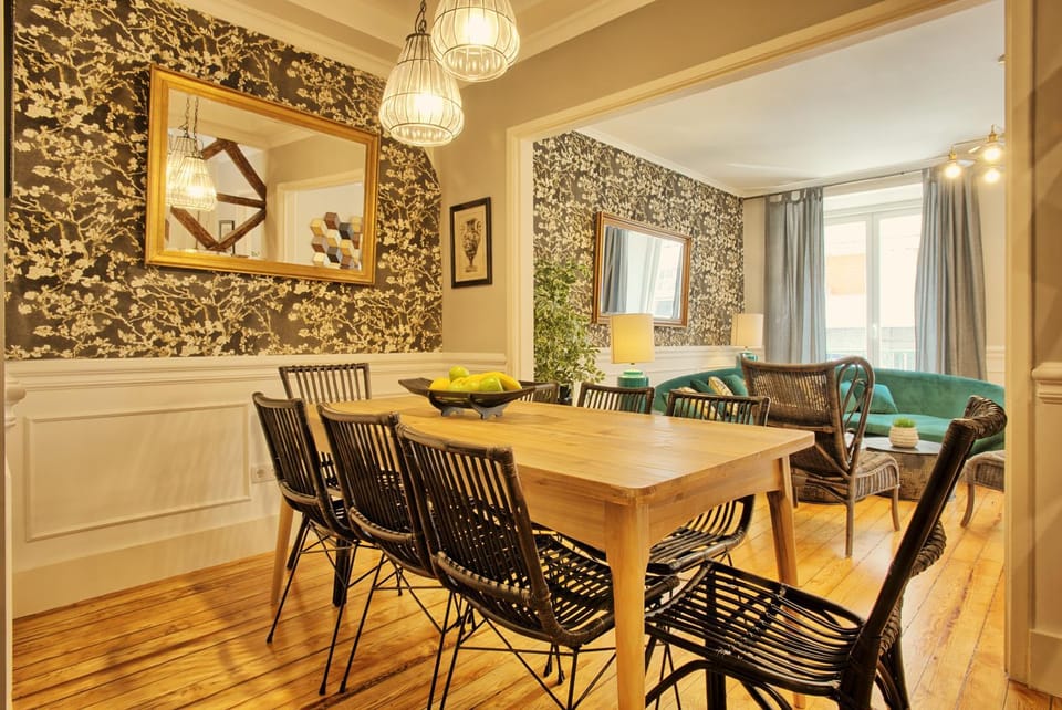 Living room, Seating area, Dining area