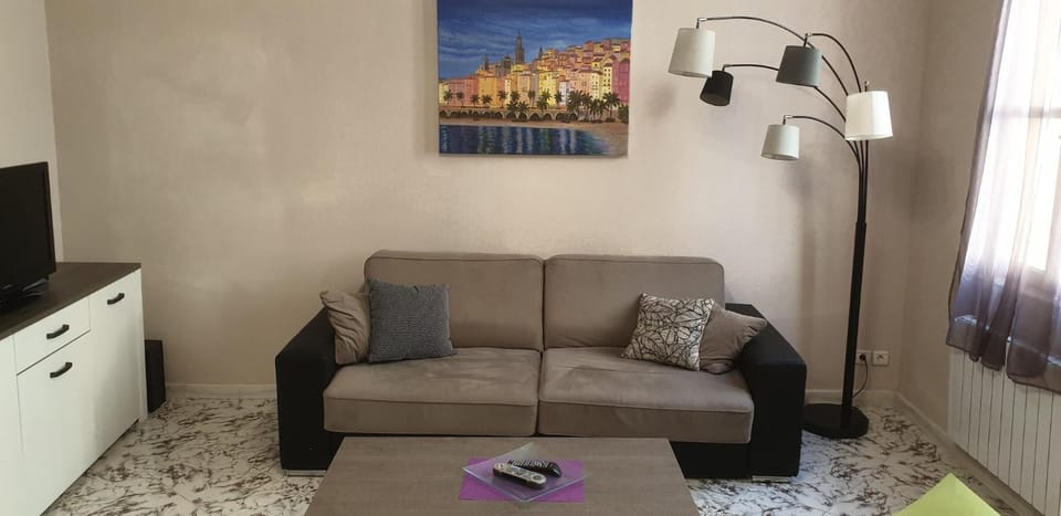 Bed, Living room