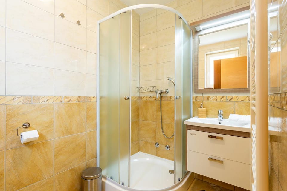Bathroom, towels