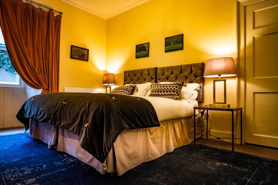 Six Brunton Place Guest House Bed and Breakfast in Edinburgh