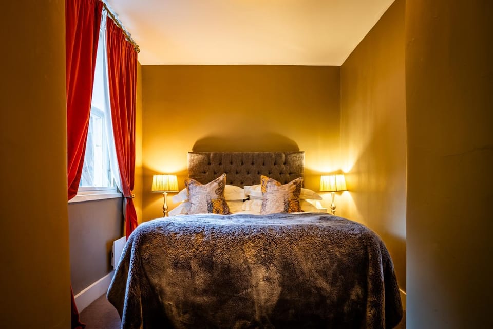Six Brunton Place Guest House Bed and Breakfast in Edinburgh
