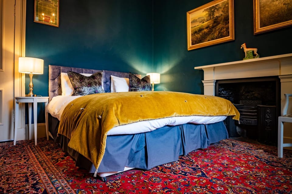 Six Brunton Place Guest House Bed and Breakfast in Edinburgh