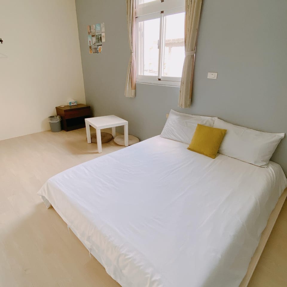 Bed, Photo of the whole room, Bedroom, On site