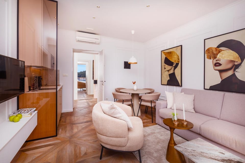 TV and multimedia, Living room, Decorative detail, Seating area, Dining area, kitchen
