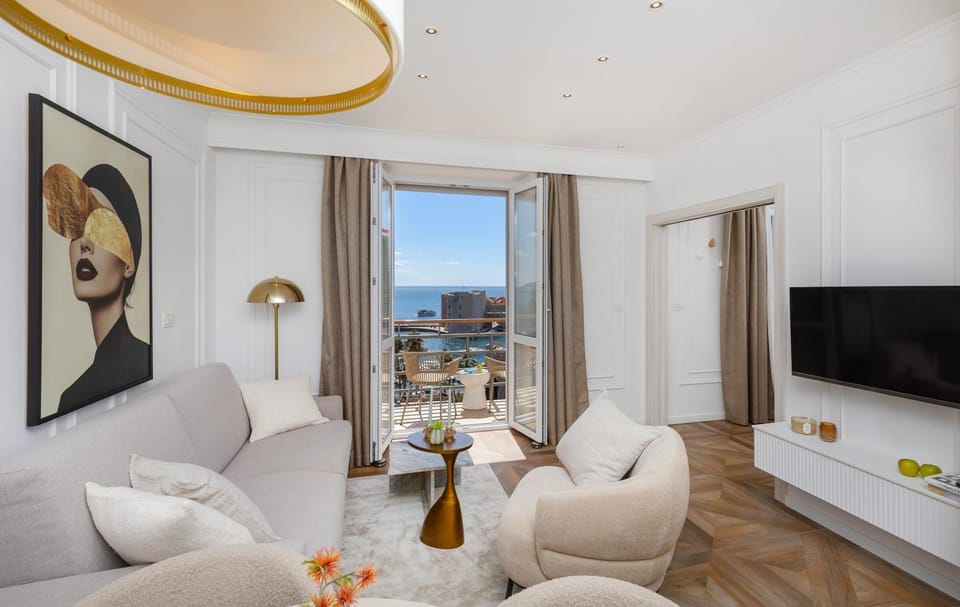 Nearby landmark, Spring, Day, Balcony/Terrace, Living room, Decorative detail, Sea view, Seasons
