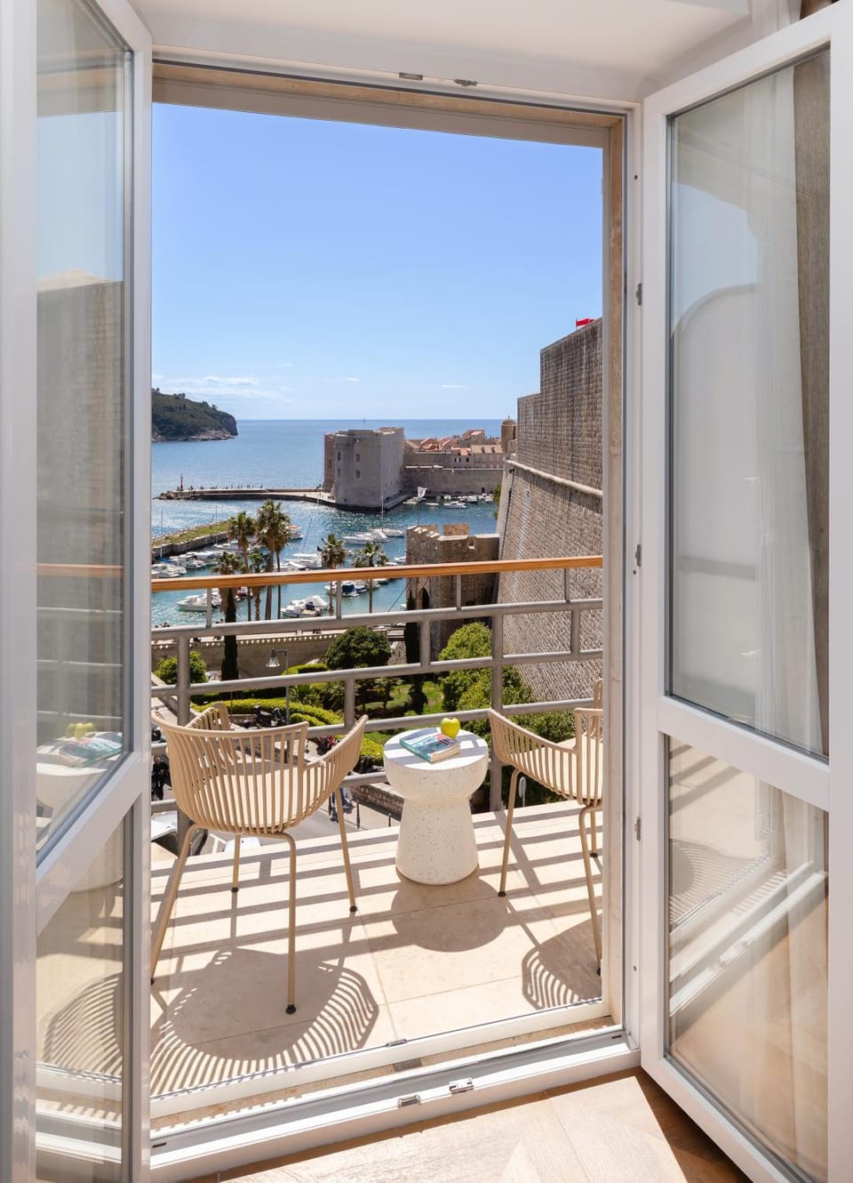 Spring, Day, Balcony/Terrace, Beach, City view, Sea view