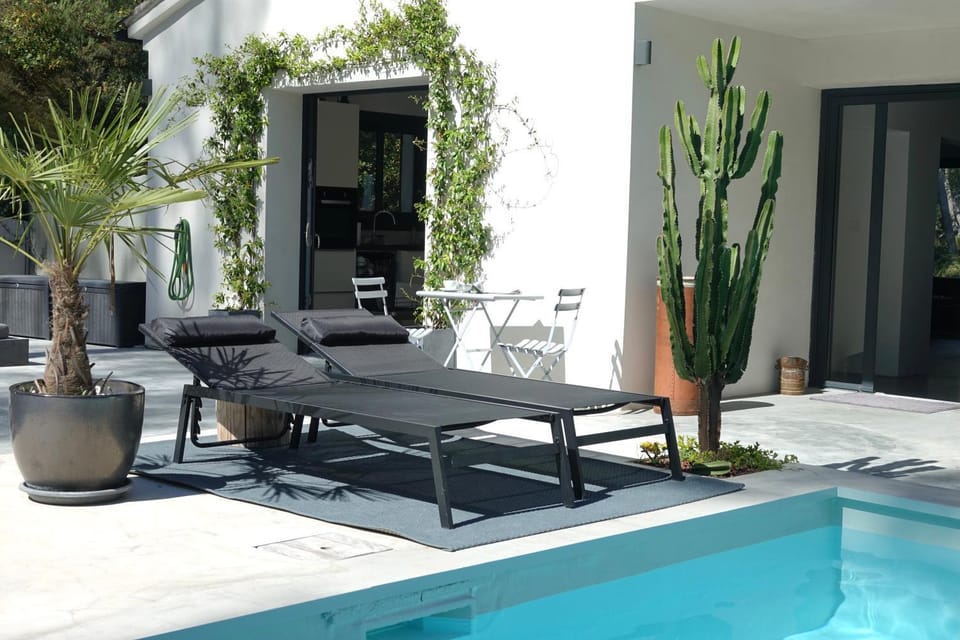 Maison Arty Provence, piscine chauffée avec vue exceptionnelle House in Tarascon