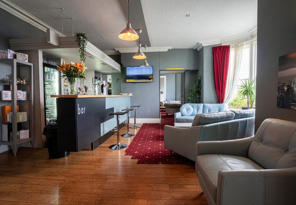 Communal lounge/ TV room