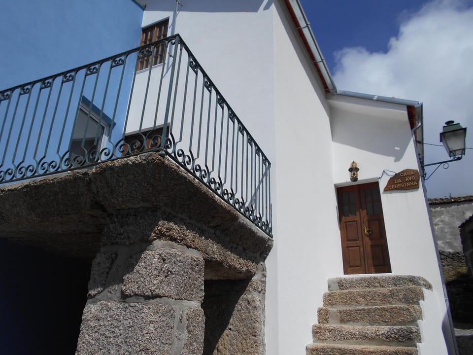 Facade/entrance, Balcony/Terrace