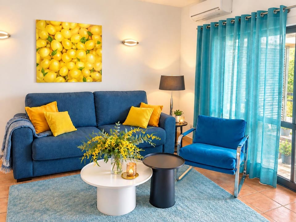Living room, Seating area, air conditioner