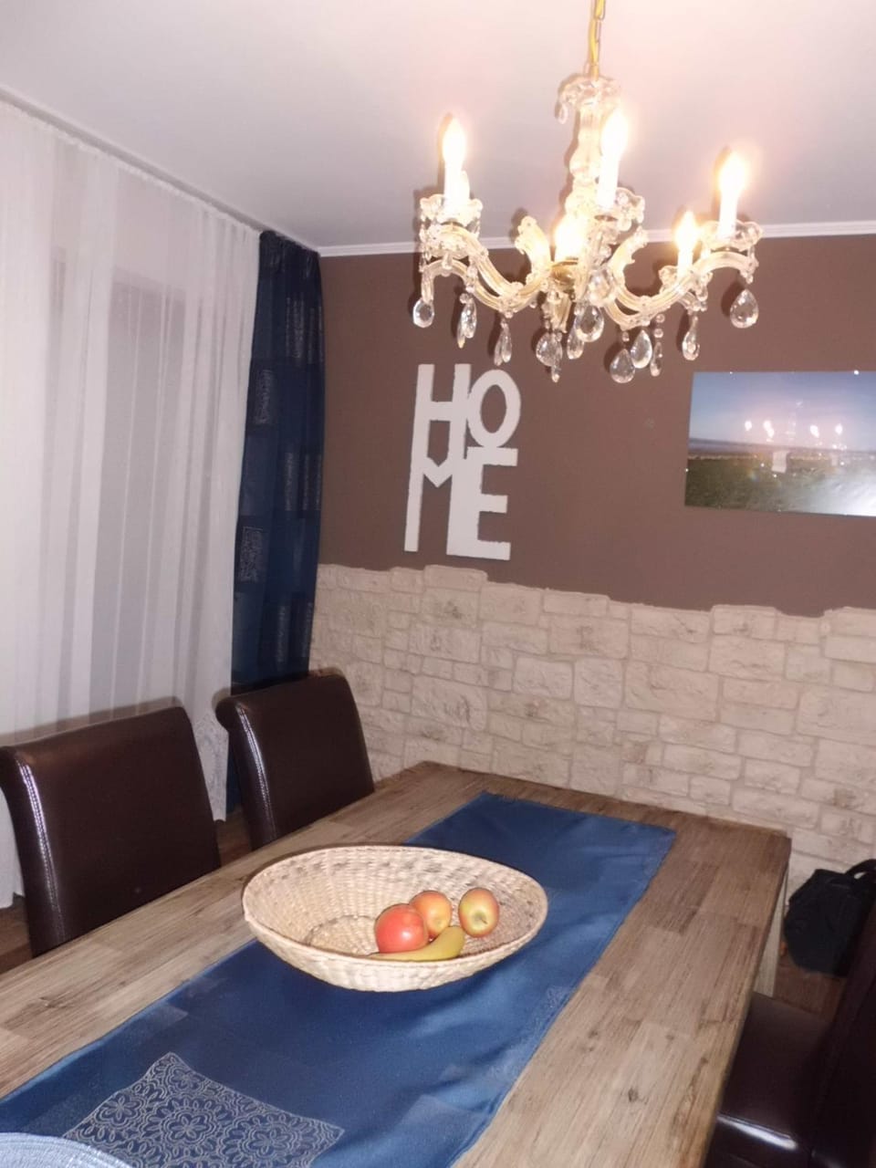 Photo of the whole room, Dining area