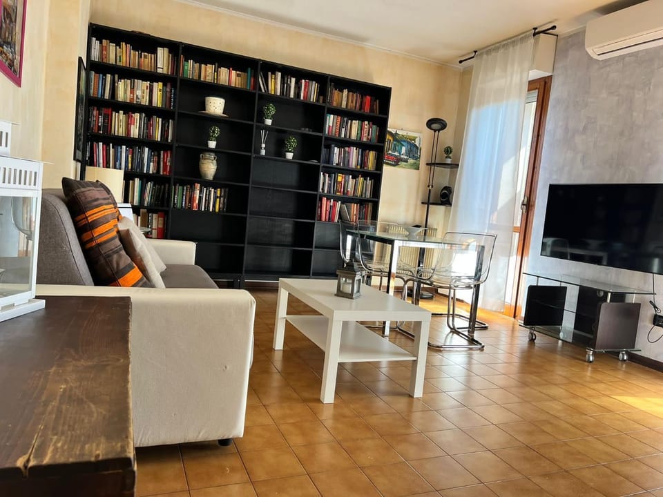 Library, TV and multimedia, Living room