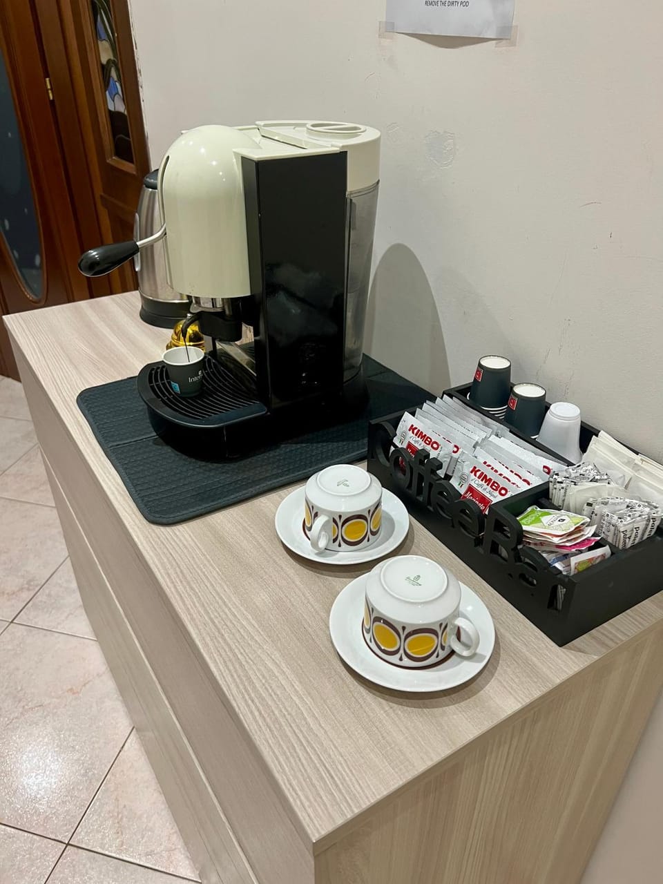Coffee/tea facilities, Food and drinks