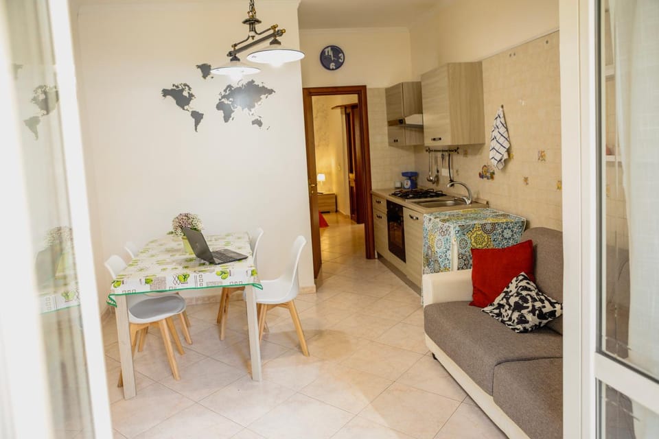 Kitchen or kitchenette, Dining area, oven, stove