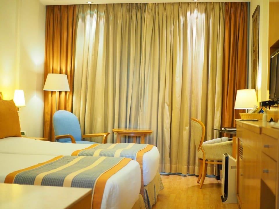 Dia Park Premier Hotel in Gurugram